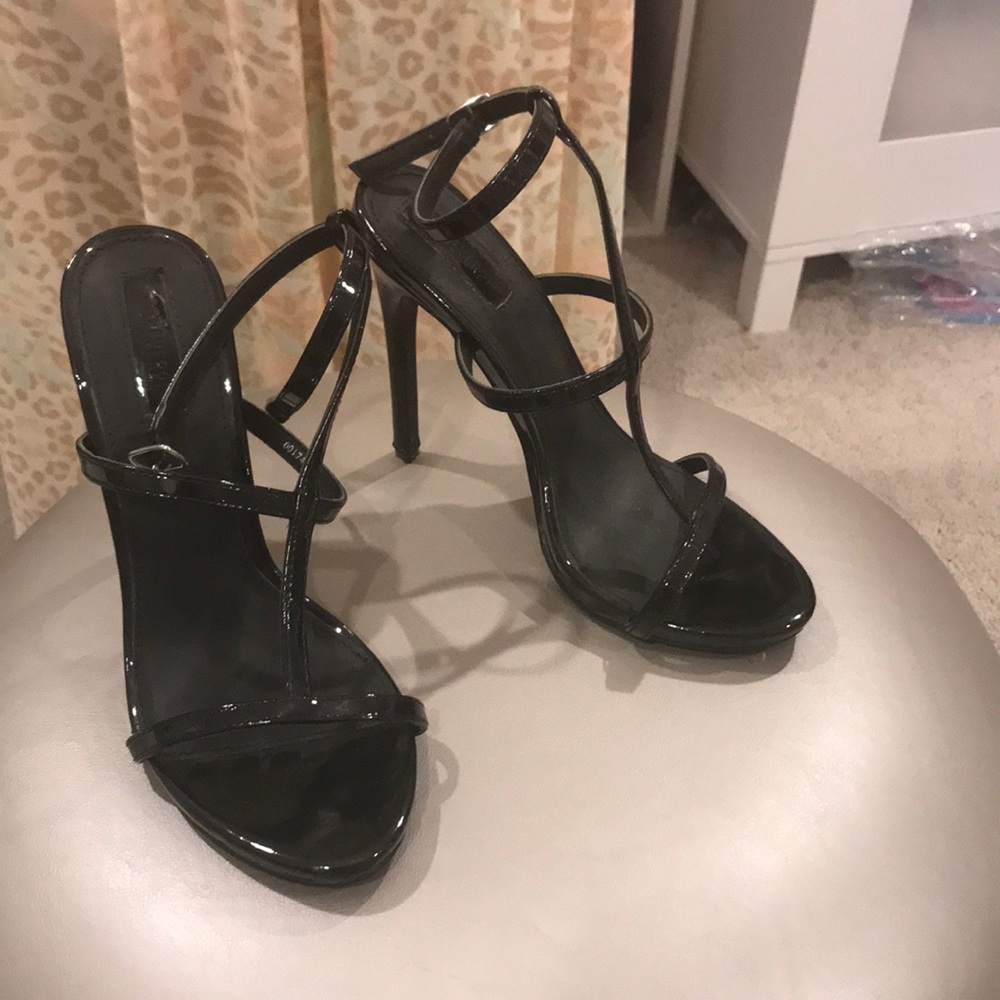 3 LEVEL STRAPPY HEEL