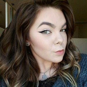 Meet your Posher, Lola