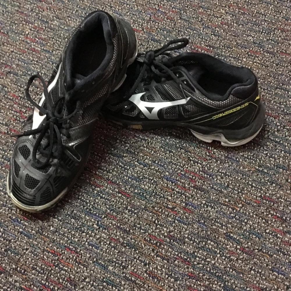 Volleyball shoes