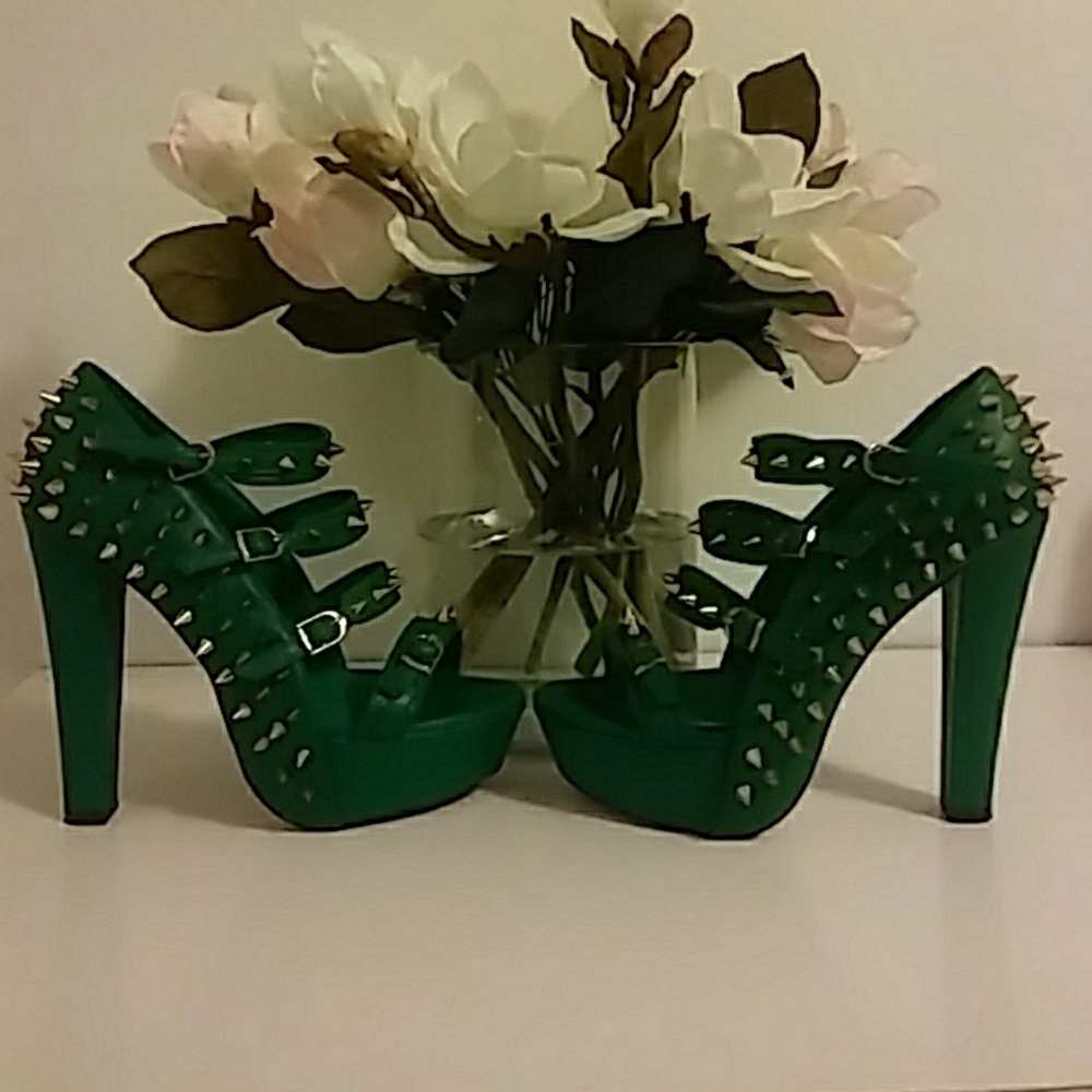 Platform Heels / Buckle's