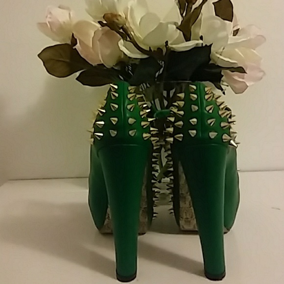 Platform Heels / Buckle's - Picture 4 of 7