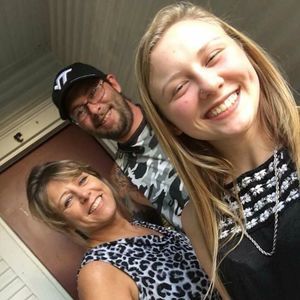 Meet your Posher, Crystal