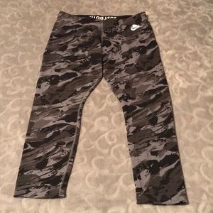 Nike 3/4 Workout Leggings.