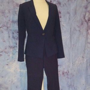 🔽White House Black Market Blue blazer with pants