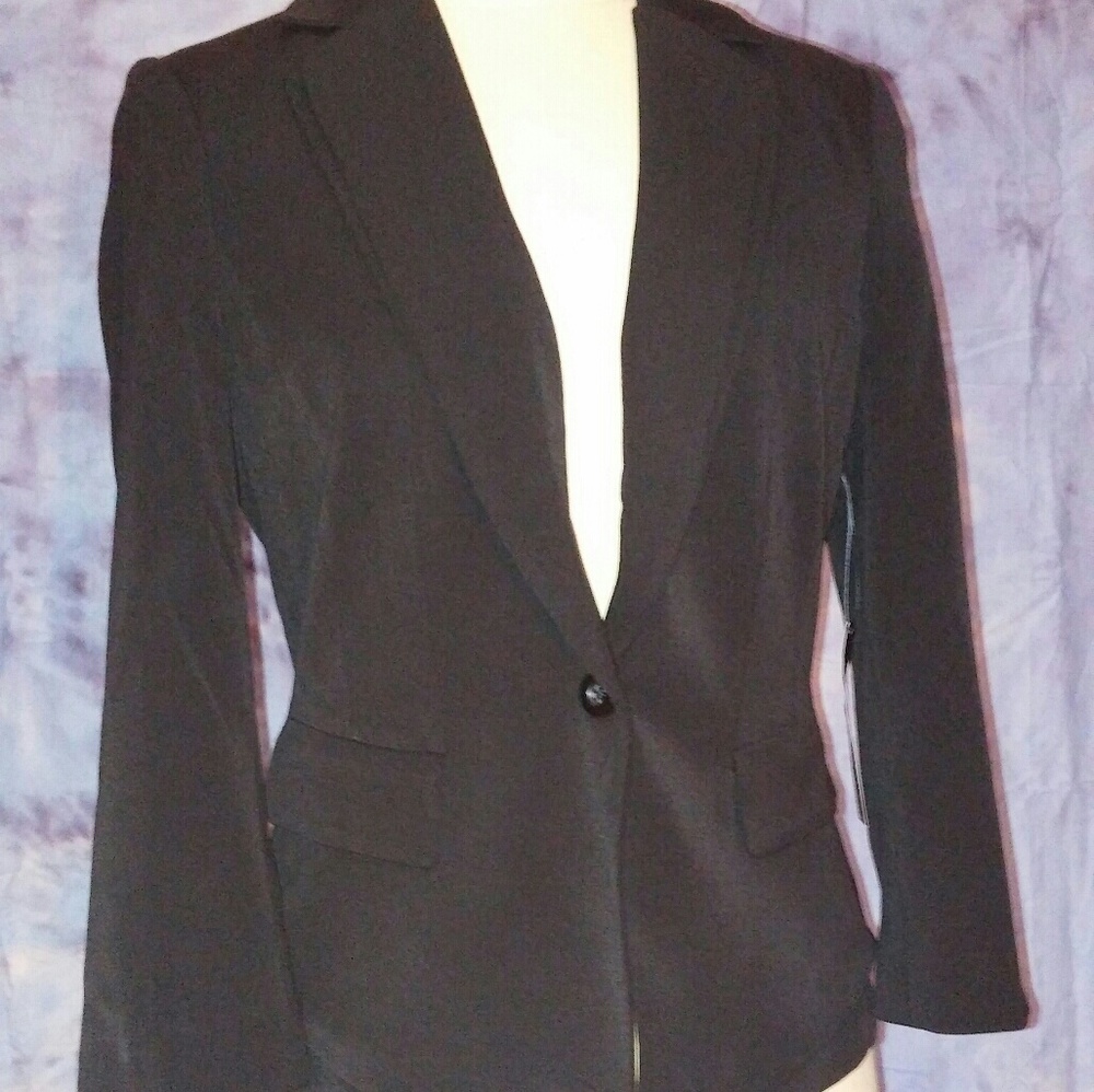 🔽White House Black Market Black blazer