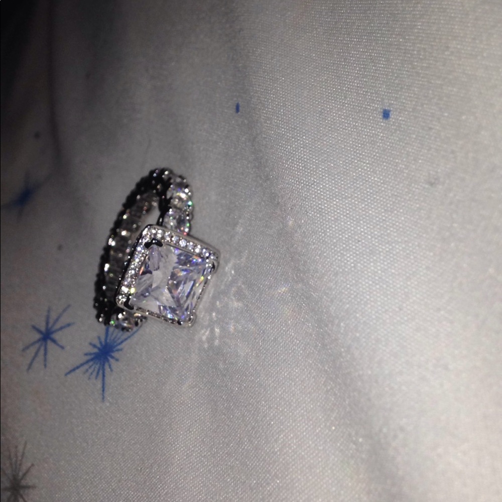 Ring - Picture 3 of 5