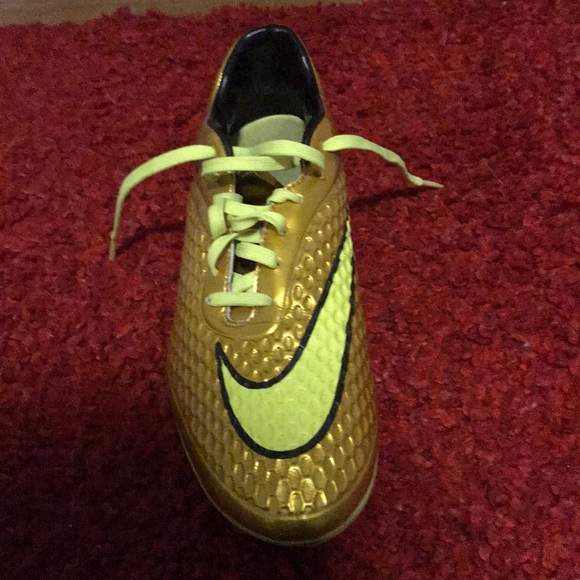 Nike soccer cleats - Picture 3 of 5