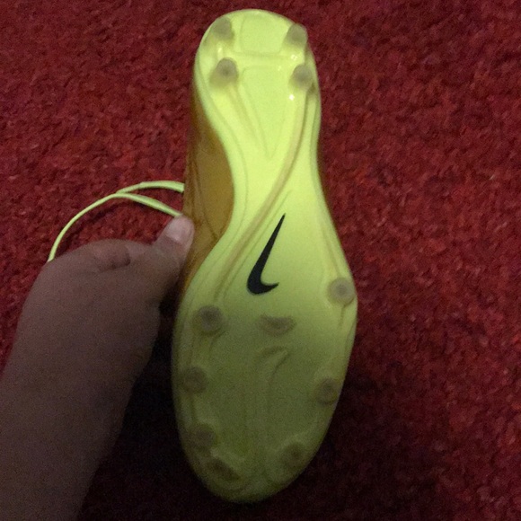 Nike soccer cleats - Picture 4 of 5