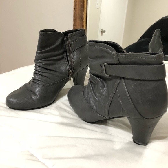 🌸OFFERS WELCOME🌸 Fergalicious by Fergie Booties - Picture 1 of 6