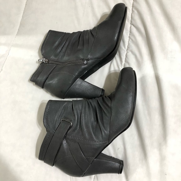 🌸OFFERS WELCOME🌸 Fergalicious by Fergie Booties - Picture 2 of 6