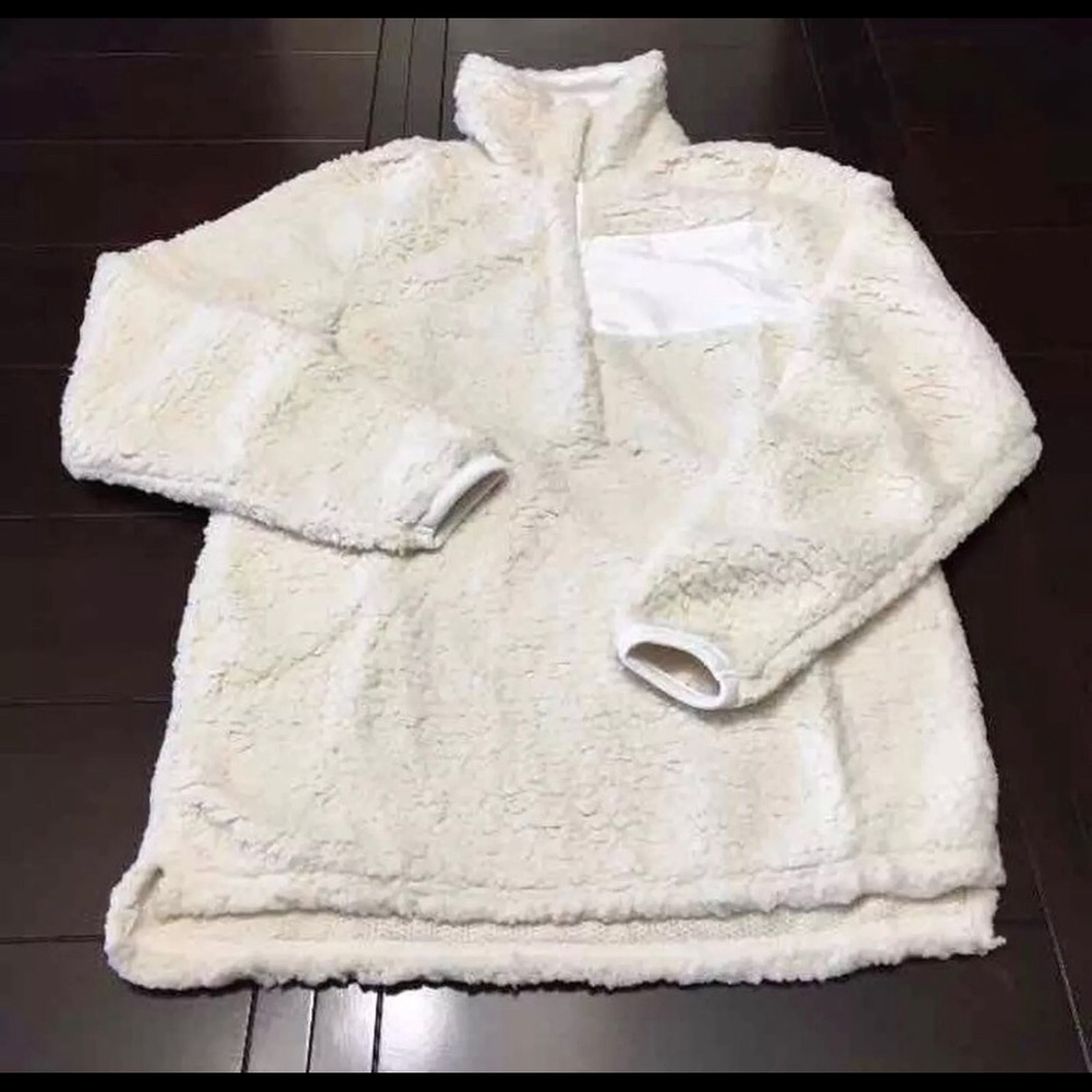 SOLD - Women’s  L/XL Sherpa pullover
