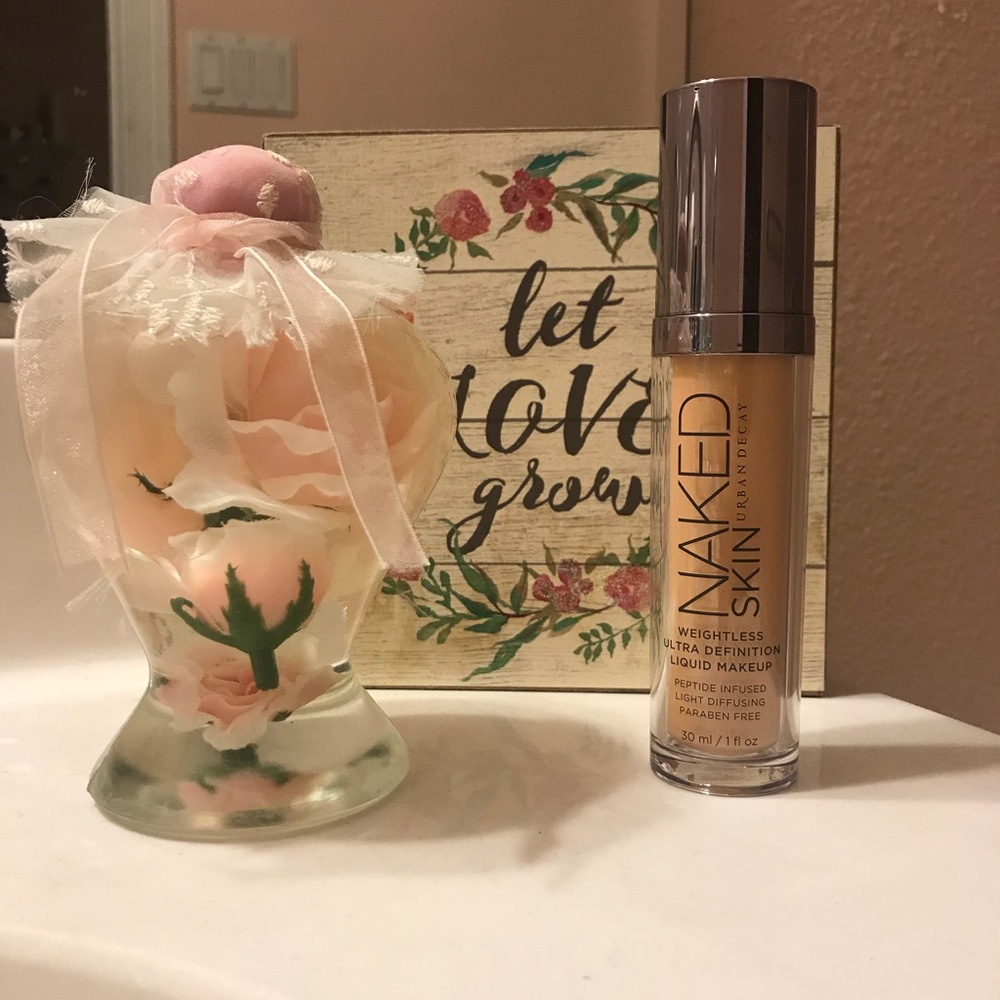 Urban decay naked skin weightless foundation.