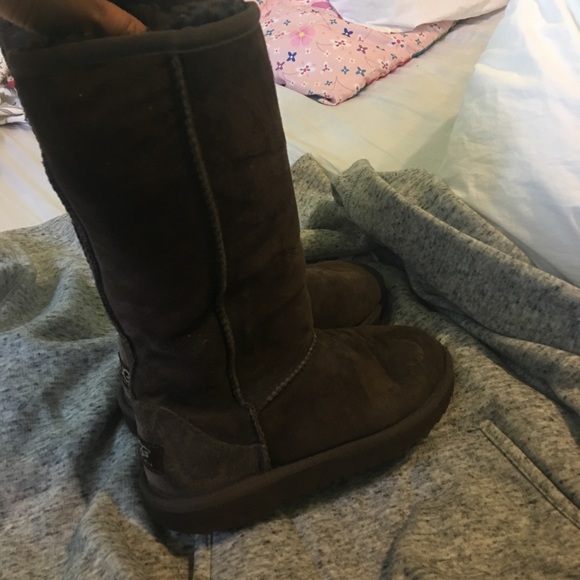 Ugg - Picture 2 of 4