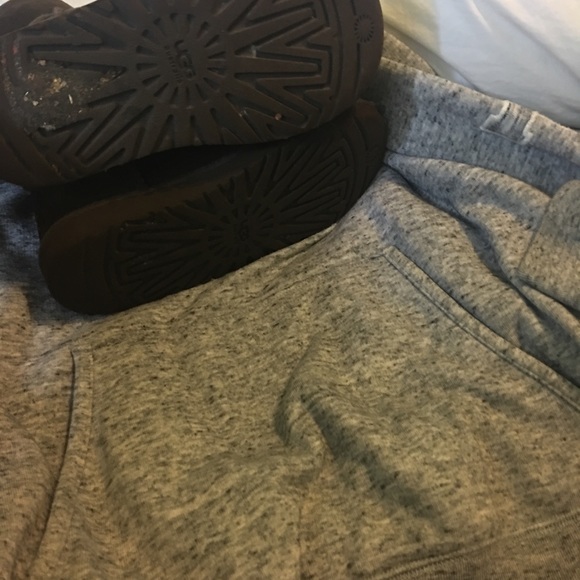 Ugg - Picture 3 of 4