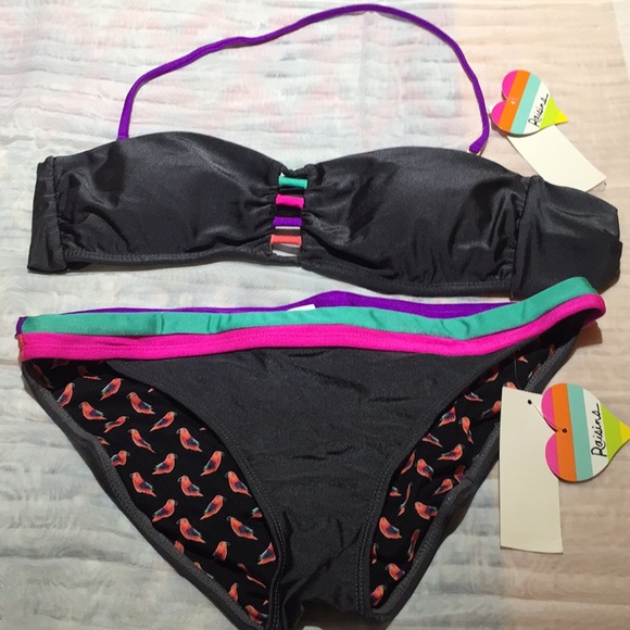 Bikini - Picture 1 of 3