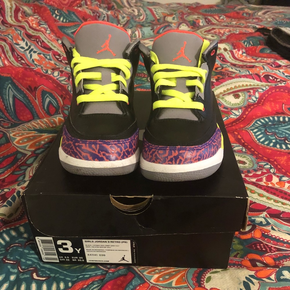 Jordan 3s size 3