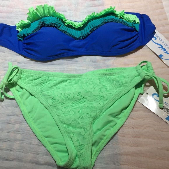 Bikini - Picture 1 of 3