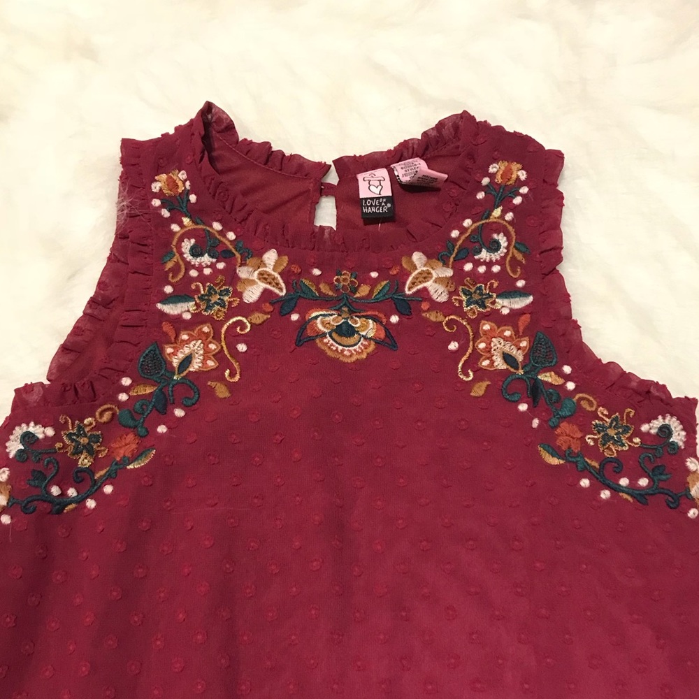 Love On A Hanger Sleeveless Embroidered Top XS - Picture 2 of 4