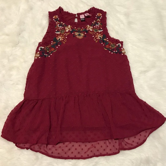 love on a hanger Tops - Love On A Hanger Sleeveless Embroidered Top XS