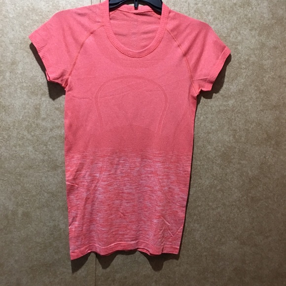 lululemon athletica Tops - Lululemon swiftly