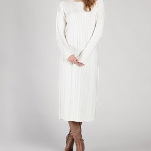 White cable-knit sweater dress❄️