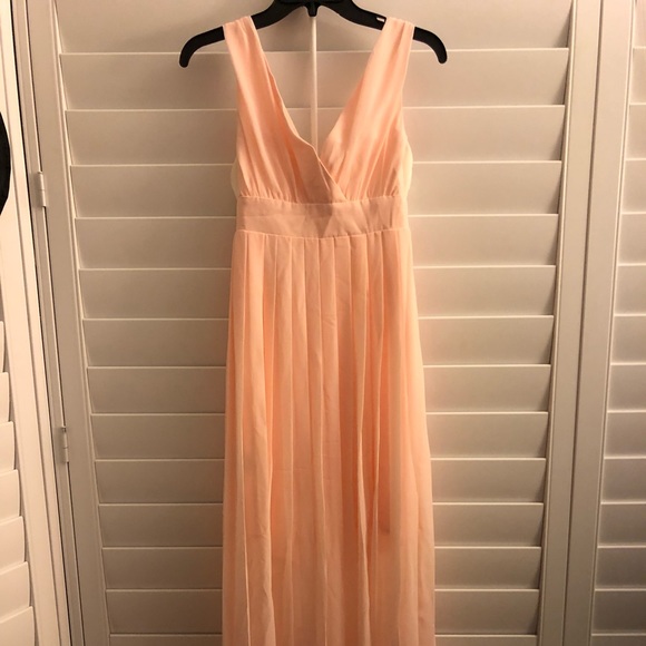 BCBGeneration Dresses & Skirts - NWT Peach Chiffon BCBG Deep V w/Open Back Gown