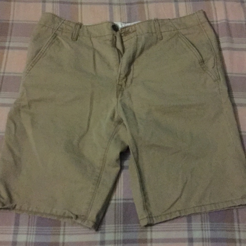 levi's khaki shorts
