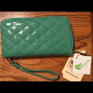 💓SALE💓Cute Vegan wallet NWT