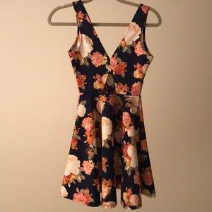 Forever 21 foral printed dress with  v neck
