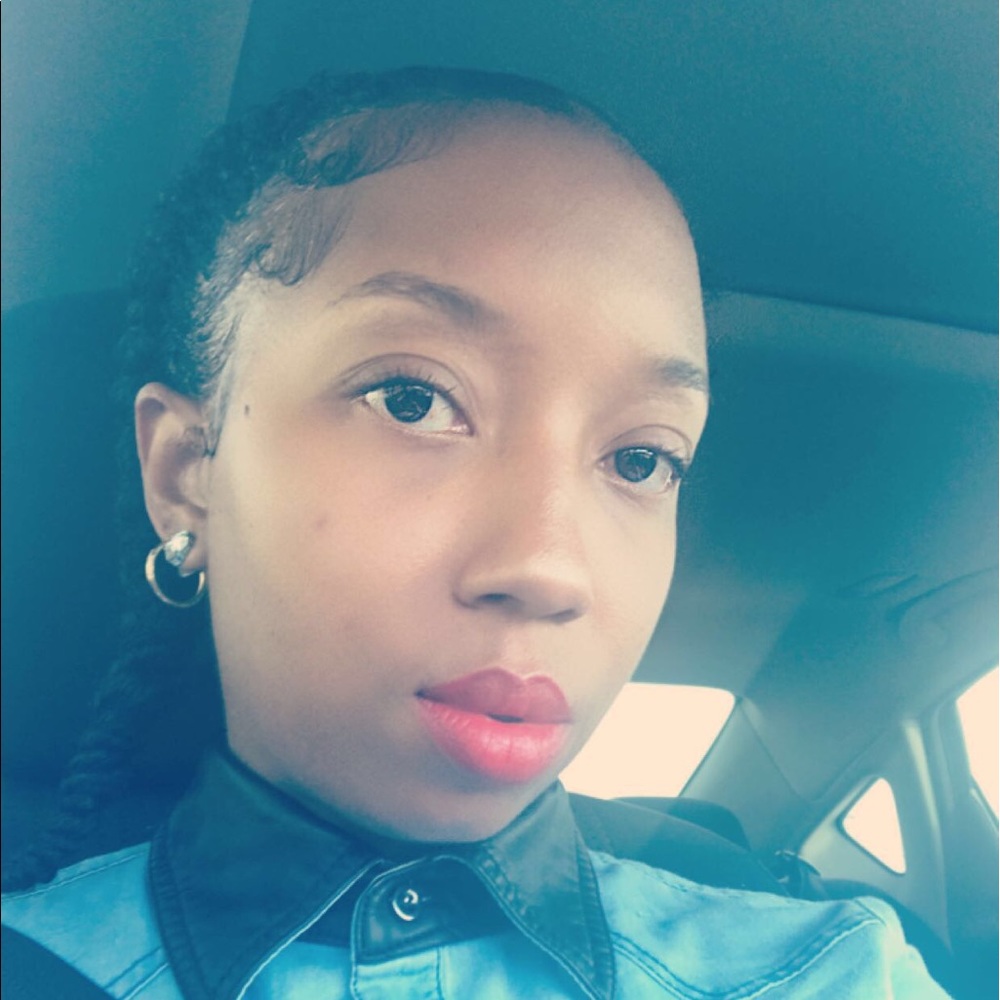 Meet your Posher, Angela