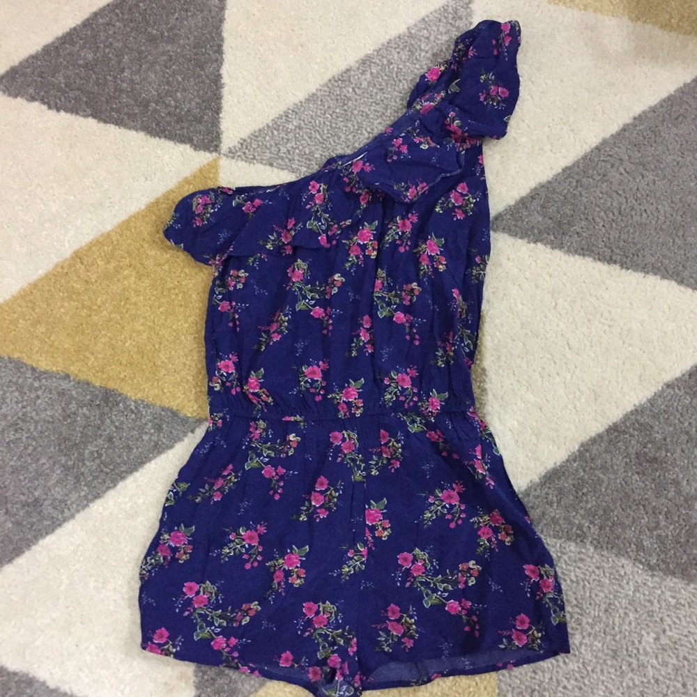 One shoulder romper