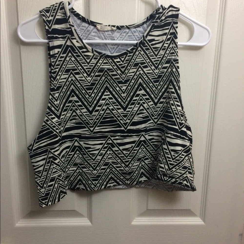 Black/white Aztec crop