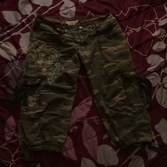Camo capris - Picture 2 of 5