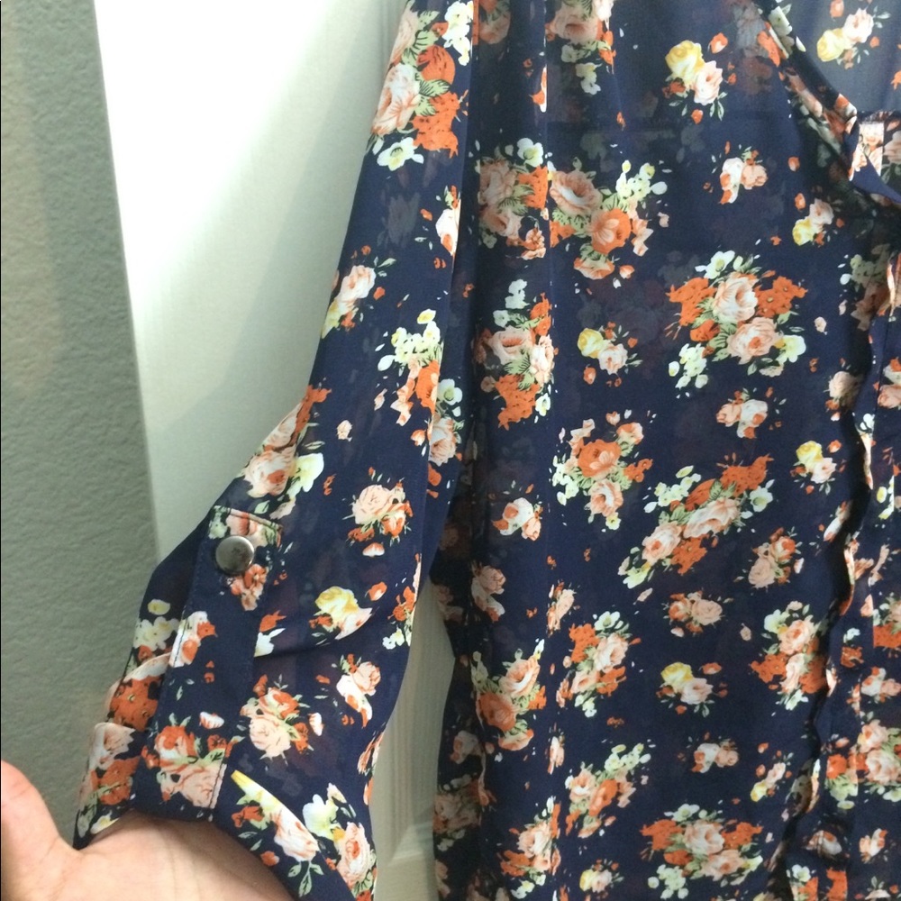 Flower button down - Picture 2 of 3