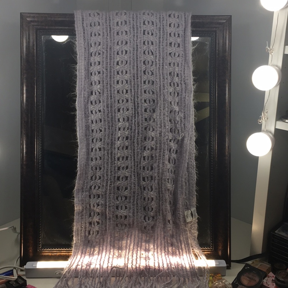 💜 MAKE AN OFFER 💜CHARMING CHARLIE Lavender Scarf