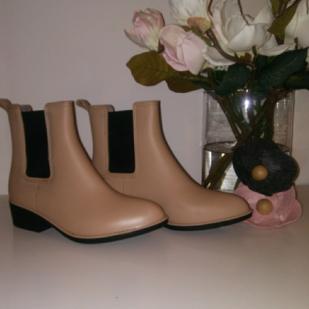 Rain Boots size 7