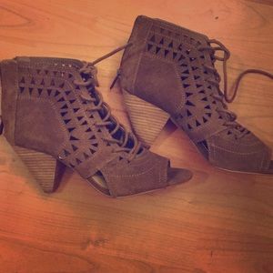 Vince Camuto lace up suede sandals -Tahoe