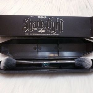 Kat Von D Shade Light Face Contour Makeup Brush