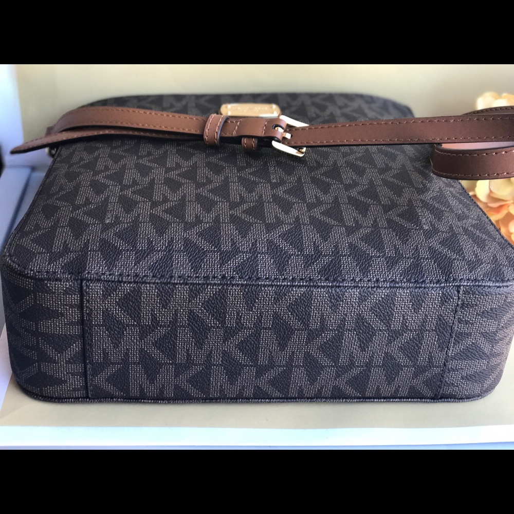 🌷MICHAEL KORS Large Messenger Brown Crossbody - Picture 6 of 8