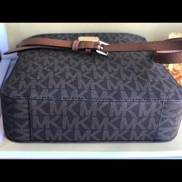 🌷MICHAEL KORS Large Messenger Brown Crossbody - Picture 6 of 8