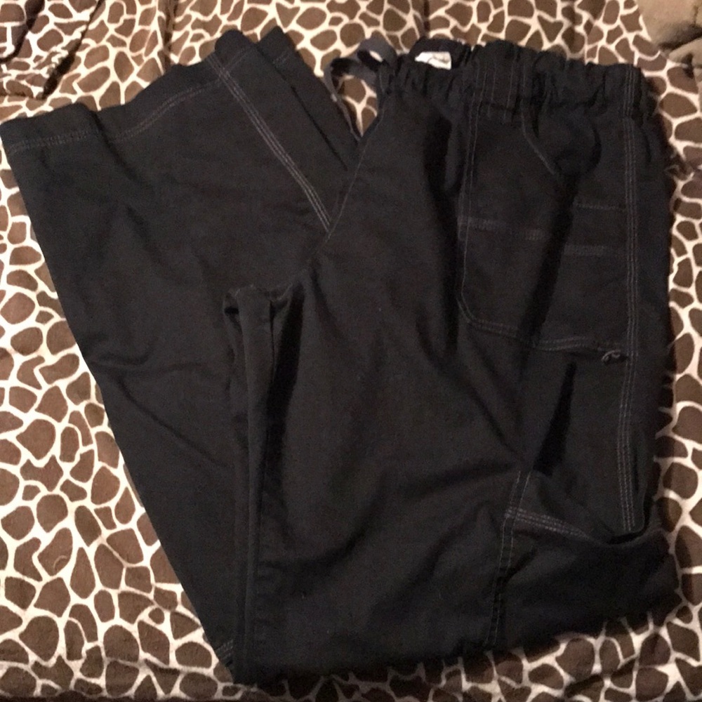 Women's fit contemporary cargo scrub pant