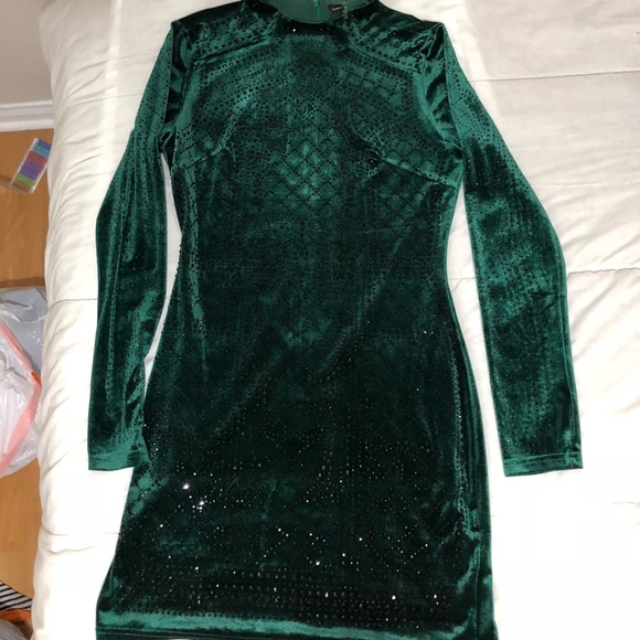 ❄️Winter formal season❄️Emerald Green Dress - Picture 2 of 4