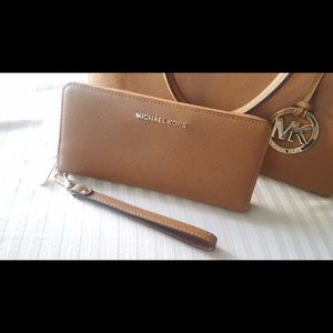 RUSH SALE Michael Kors Wallet