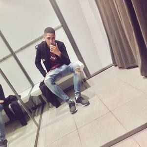 Meet your Posher, Devin