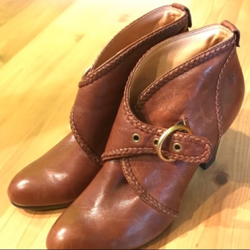 Frye Vicki booties