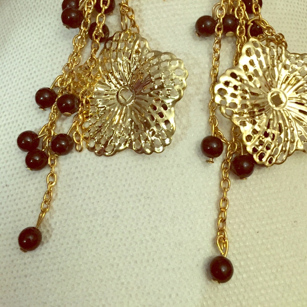 Flower droplet earrings