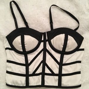 Black and white underwire crop pin up top