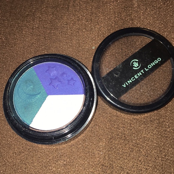 Eyeshadow - Picture 1 of 3