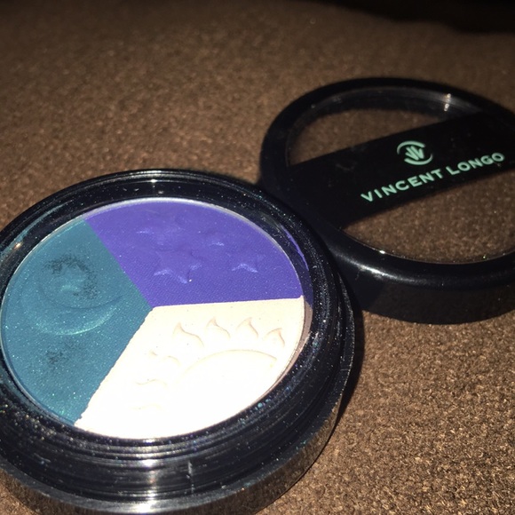 Eyeshadow - Picture 2 of 3