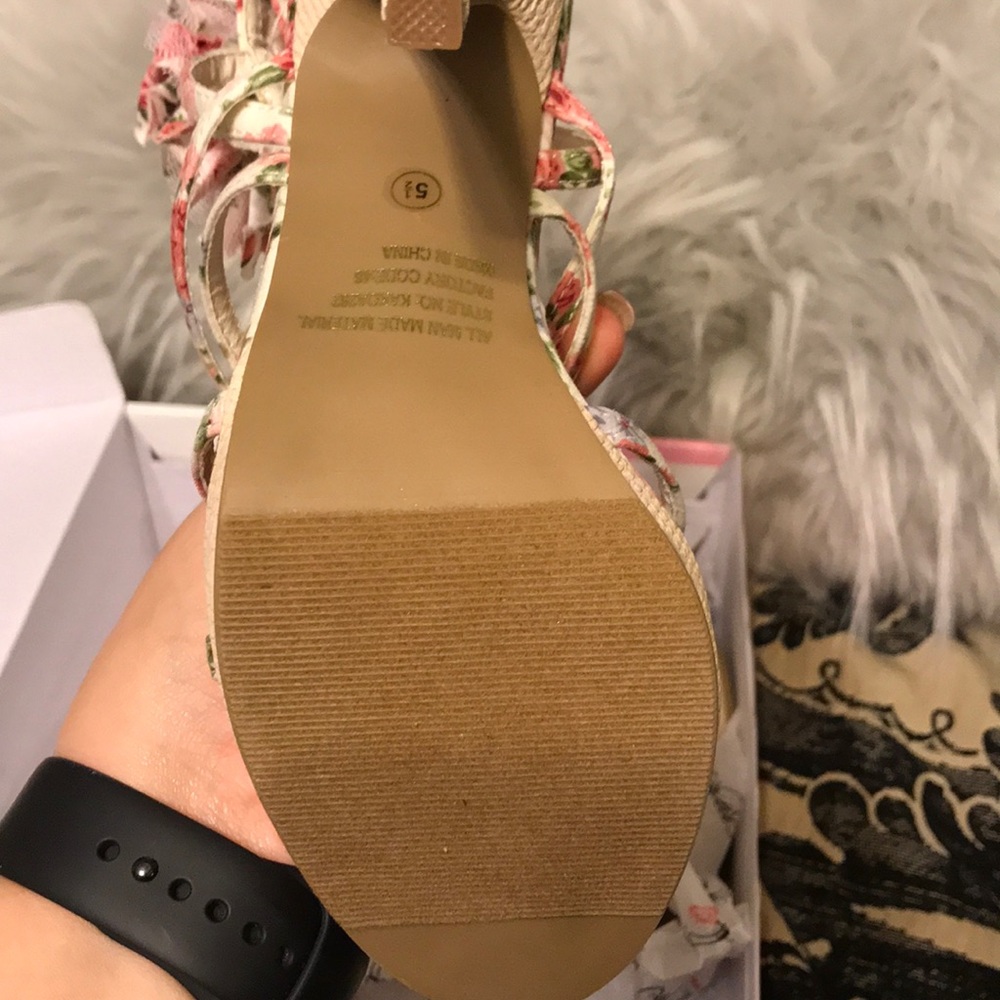 Heels - Picture 3 of 3